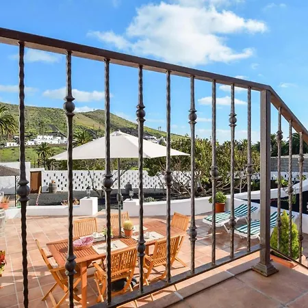 Casa Maria Dolores * Haría