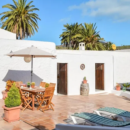 Casa Maria Dolores * Haría